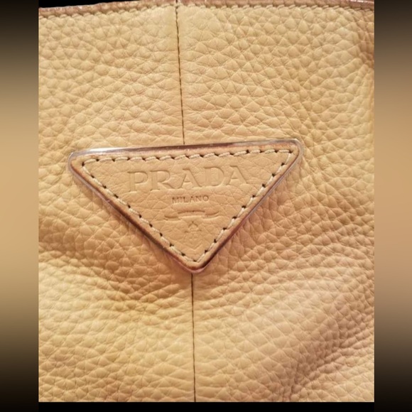 Beautiful authentic Prada bag. Tan pebble leather - Picture 2 of 5